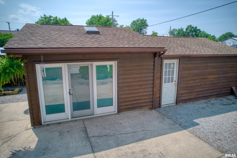 2036 SPRUCE Street, Murphysboro, Illinois 62966, 3 Bedrooms Bedrooms, 0 ,2 BathroomsBathrooms,Residential,For Sale,SPRUCE,0,RMAEB458367