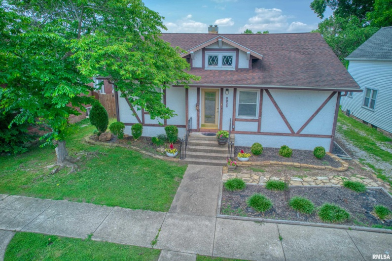 2036 SPRUCE Street, Murphysboro, Illinois 62966, 3 Bedrooms Bedrooms, 0 ,2 BathroomsBathrooms,Residential,For Sale,SPRUCE,0,RMAEB458367