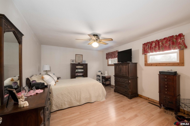 204 Bracey Street, Marion, Illinois 62959, 3 Bedrooms Bedrooms, 0 ,1 BathroomBathrooms,Residential,For Sale,Bracey,0,RMAQC4264243