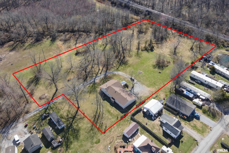 204 Bracey Street, Marion, Illinois 62959, 3 Bedrooms Bedrooms, 0 ,1 BathroomBathrooms,Residential,For Sale,Bracey,0,RMAQC4264243