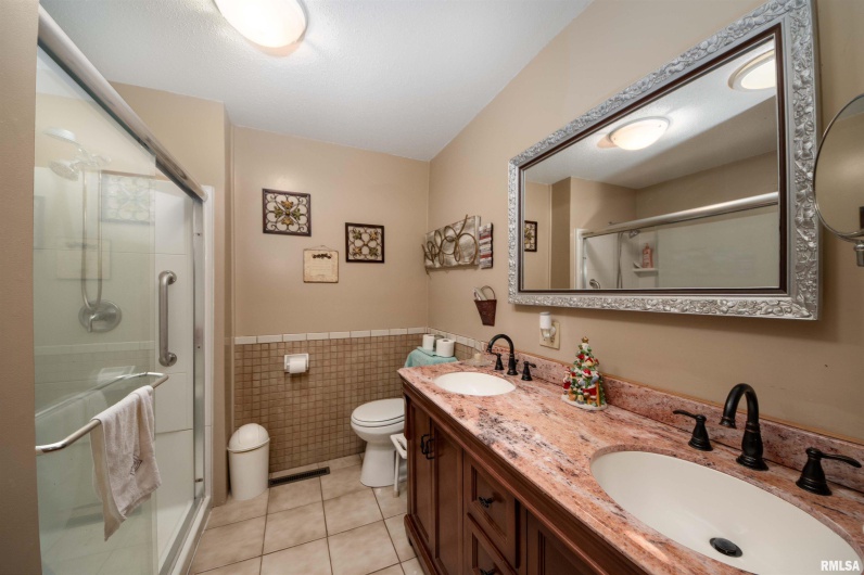 204 Bracey Street, Marion, Illinois 62959, 3 Bedrooms Bedrooms, 0 ,1 BathroomBathrooms,Residential,For Sale,Bracey,0,RMAQC4264243