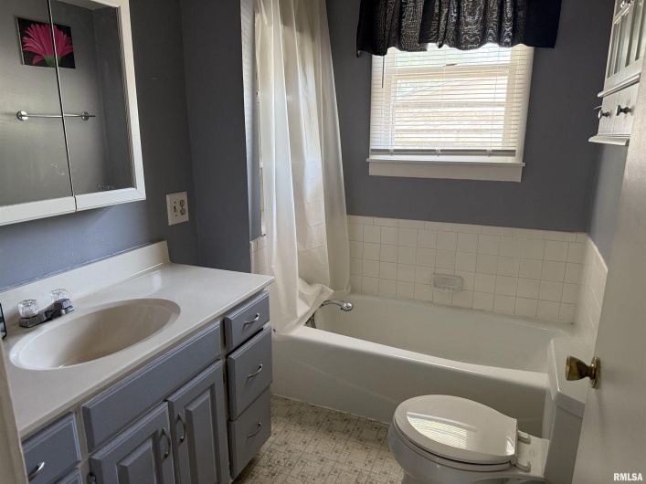 201 PARK Street, Harrisburg, Illinois 62946, 3 Bedrooms Bedrooms, 0 ,2 BathroomsBathrooms,Residential,For Sale,PARK,0,RMAEB458375