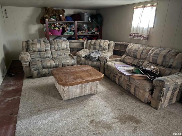 201 PARK Street, Harrisburg, Illinois 62946, 3 Bedrooms Bedrooms, 0 ,2 BathroomsBathrooms,Residential,For Sale,PARK,0,RMAEB458375