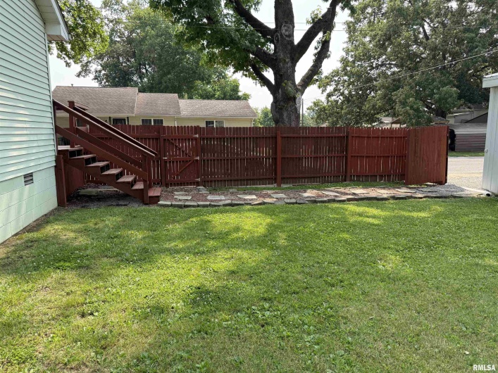 201 PARK Street, Harrisburg, Illinois 62946, 3 Bedrooms Bedrooms, 0 ,2 BathroomsBathrooms,Residential,For Sale,PARK,0,RMAEB458375