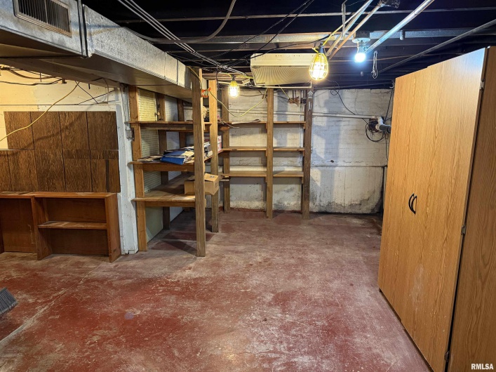 201 PARK Street, Harrisburg, Illinois 62946, 3 Bedrooms Bedrooms, 0 ,2 BathroomsBathrooms,Residential,For Sale,PARK,0,RMAEB458375