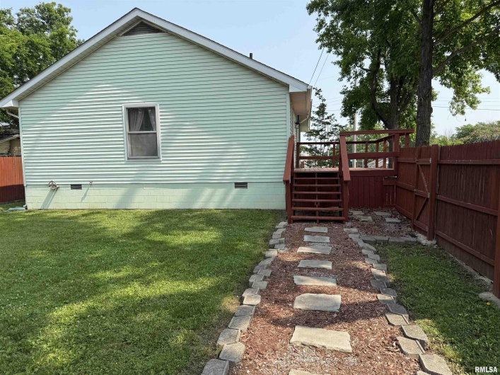 201 PARK Street, Harrisburg, Illinois 62946, 3 Bedrooms Bedrooms, 0 ,2 BathroomsBathrooms,Residential,For Sale,PARK,0,RMAEB458375