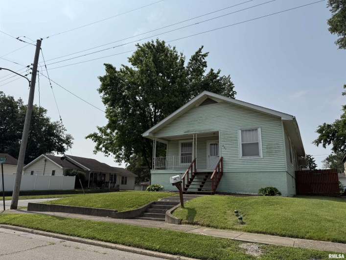 201 PARK Street, Harrisburg, Illinois 62946, 3 Bedrooms Bedrooms, 0 ,2 BathroomsBathrooms,Residential,For Sale,PARK,0,RMAEB458375