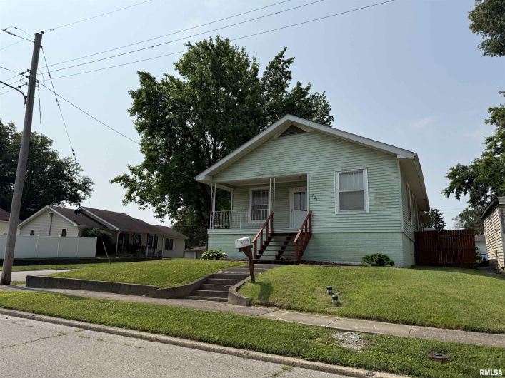 201 PARK Street, Harrisburg, Illinois 62946, 3 Bedrooms Bedrooms, 0 ,2 BathroomsBathrooms,Residential,For Sale,PARK,0,RMAEB458375