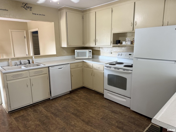 201 PARK Street, Harrisburg, Illinois 62946, 3 Bedrooms Bedrooms, 0 ,2 BathroomsBathrooms,Residential,For Sale,PARK,0,RMAEB458375