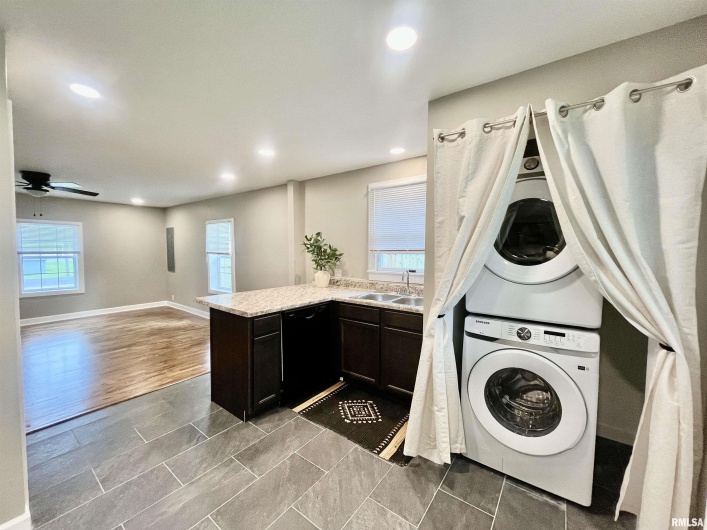 314 12TH Street, Metropolis, Illinois 62960, 3 Bedrooms Bedrooms, 0 ,2 BathroomsBathrooms,Residential,For Sale,12TH,0,RMAEB458376