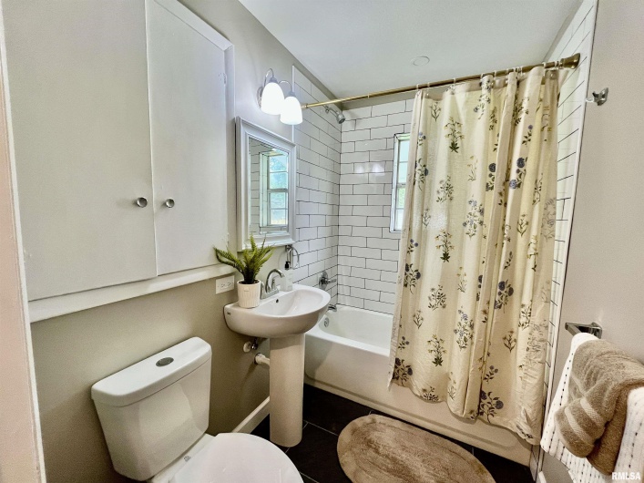 314 12TH Street, Metropolis, Illinois 62960, 3 Bedrooms Bedrooms, 0 ,2 BathroomsBathrooms,Residential,For Sale,12TH,0,RMAEB458376