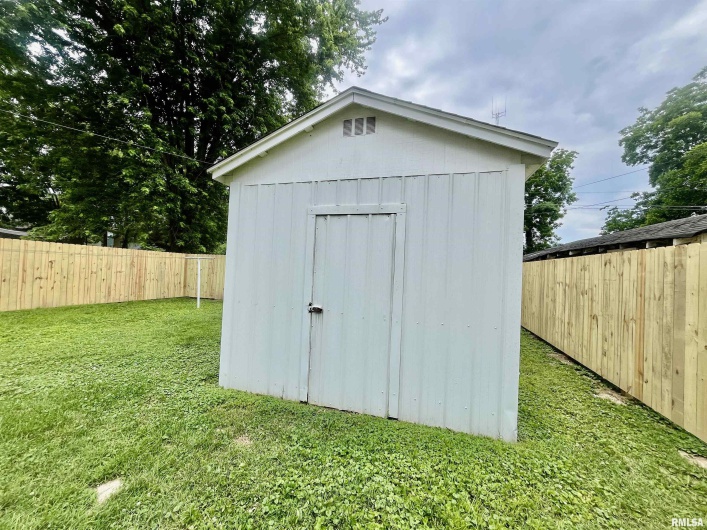 314 12TH Street, Metropolis, Illinois 62960, 3 Bedrooms Bedrooms, 0 ,2 BathroomsBathrooms,Residential,For Sale,12TH,0,RMAEB458376