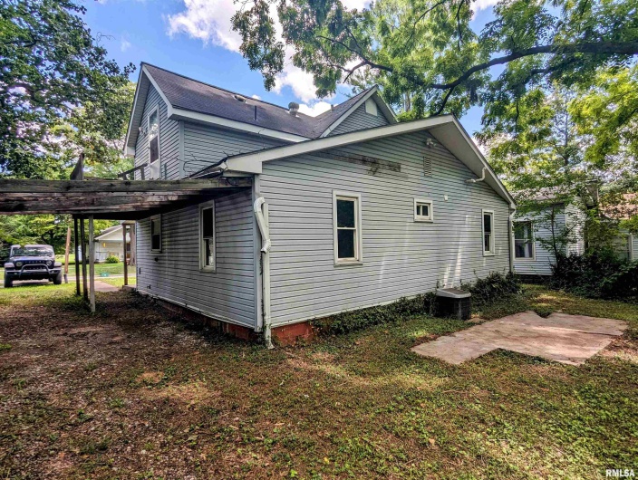 207 OAK Street, Carbondale, Illinois 62901, 3 Bedrooms Bedrooms, 0 ,2 BathroomsBathrooms,Residential,For Sale,OAK,0,RMAEB456088