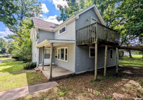 207 OAK Street, Carbondale, Illinois 62901, 3 Bedrooms Bedrooms, 0 ,2 BathroomsBathrooms,Residential,For Sale,OAK,0,RMAEB456088