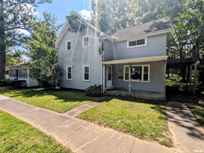 207 OAK Street, Carbondale, Illinois 62901, 3 Bedrooms Bedrooms, 0 ,2 BathroomsBathrooms,Residential,For Sale,OAK,0,RMAEB456088