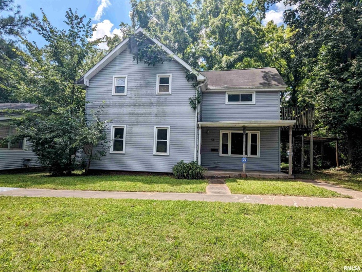 207 OAK Street, Carbondale, Illinois 62901, 3 Bedrooms Bedrooms, 0 ,2 BathroomsBathrooms,Residential,For Sale,OAK,0,RMAEB456088