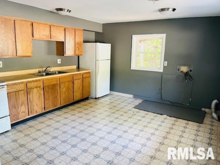 207 OAK Street, Carbondale, Illinois 62901, 3 Bedrooms Bedrooms, 0 ,2 BathroomsBathrooms,Residential,For Sale,OAK,0,RMAEB456088