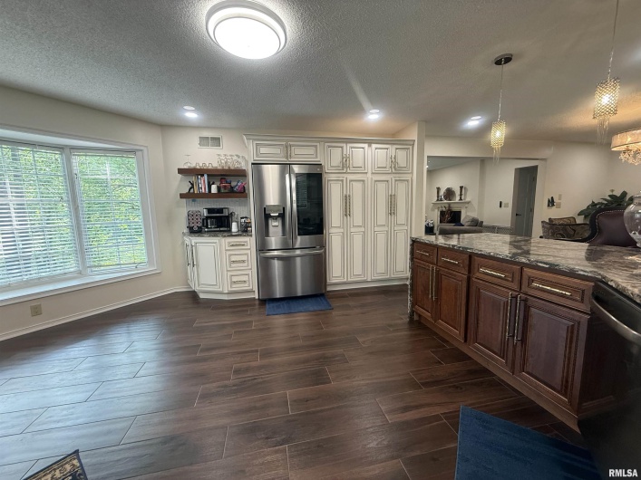 55 View Valley Drive, Carbondale, Illinois 62903, 6 Bedrooms Bedrooms, 0 ,5 BathroomsBathrooms,Residential,For Sale,View Valley,0,RMAEB458382