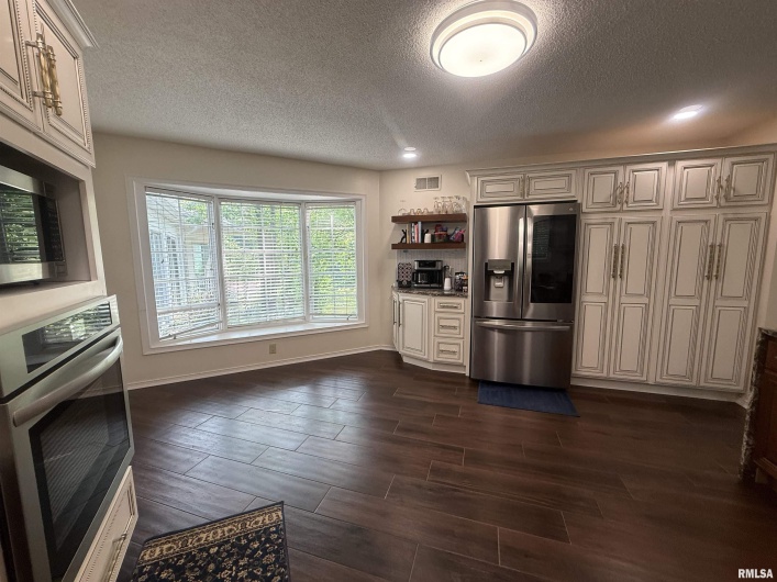 55 View Valley Drive, Carbondale, Illinois 62903, 6 Bedrooms Bedrooms, 0 ,5 BathroomsBathrooms,Residential,For Sale,View Valley,0,RMAEB458382