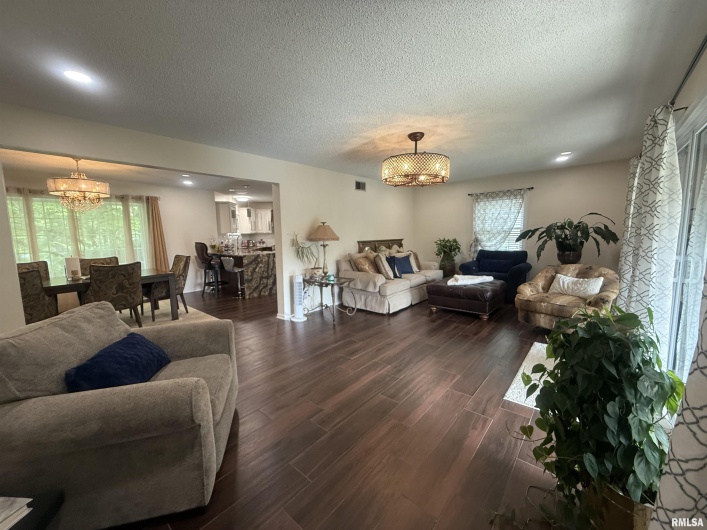 55 View Valley Drive, Carbondale, Illinois 62903, 6 Bedrooms Bedrooms, 0 ,5 BathroomsBathrooms,Residential,For Sale,View Valley,0,RMAEB458382