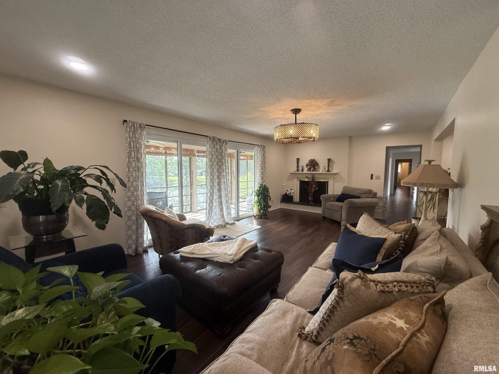 55 View Valley Drive, Carbondale, Illinois 62903, 6 Bedrooms Bedrooms, 0 ,5 BathroomsBathrooms,Residential,For Sale,View Valley,0,RMAEB458382