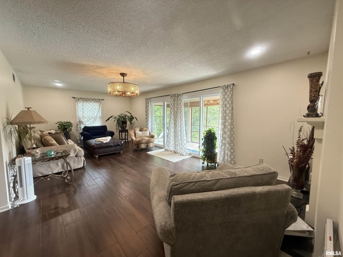 55 View Valley Drive, Carbondale, Illinois 62903, 6 Bedrooms Bedrooms, 0 ,5 BathroomsBathrooms,Residential,For Sale,View Valley,0,RMAEB458382