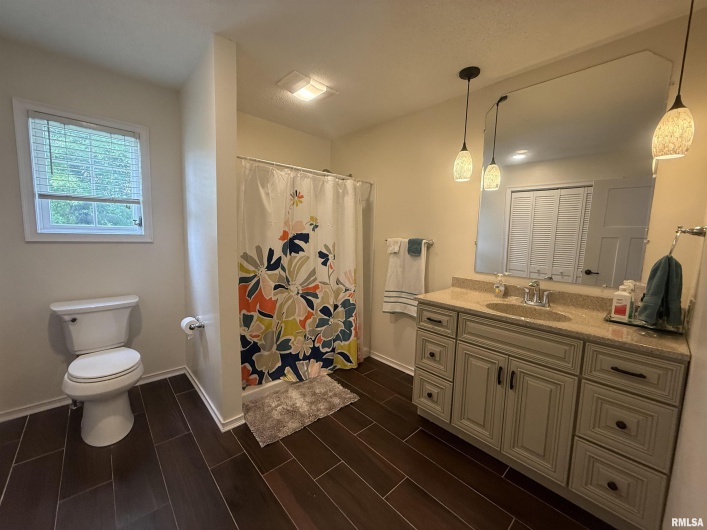 55 View Valley Drive, Carbondale, Illinois 62903, 6 Bedrooms Bedrooms, 0 ,5 BathroomsBathrooms,Residential,For Sale,View Valley,0,RMAEB458382