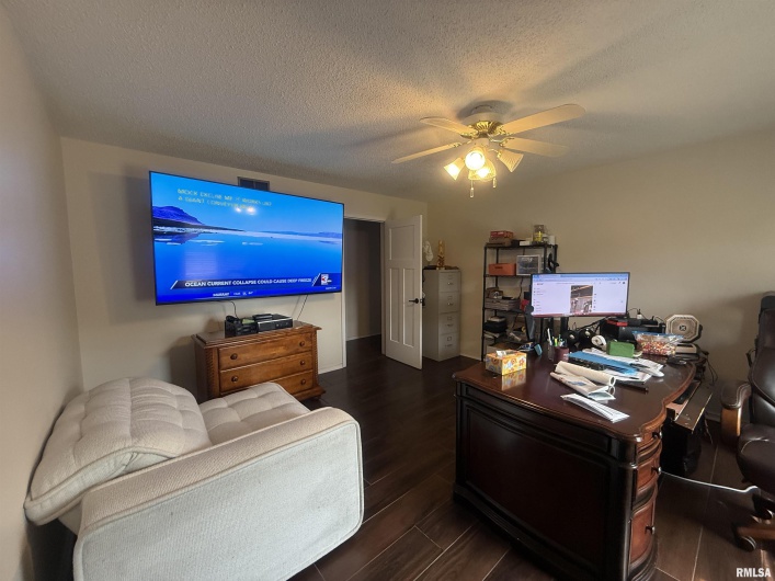 55 View Valley Drive, Carbondale, Illinois 62903, 6 Bedrooms Bedrooms, 0 ,5 BathroomsBathrooms,Residential,For Sale,View Valley,0,RMAEB458382