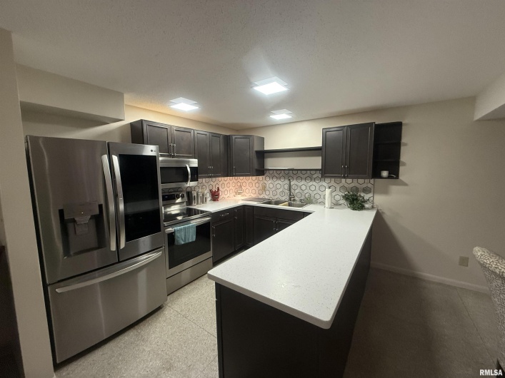 55 View Valley Drive, Carbondale, Illinois 62903, 6 Bedrooms Bedrooms, 0 ,5 BathroomsBathrooms,Residential,For Sale,View Valley,0,RMAEB458382