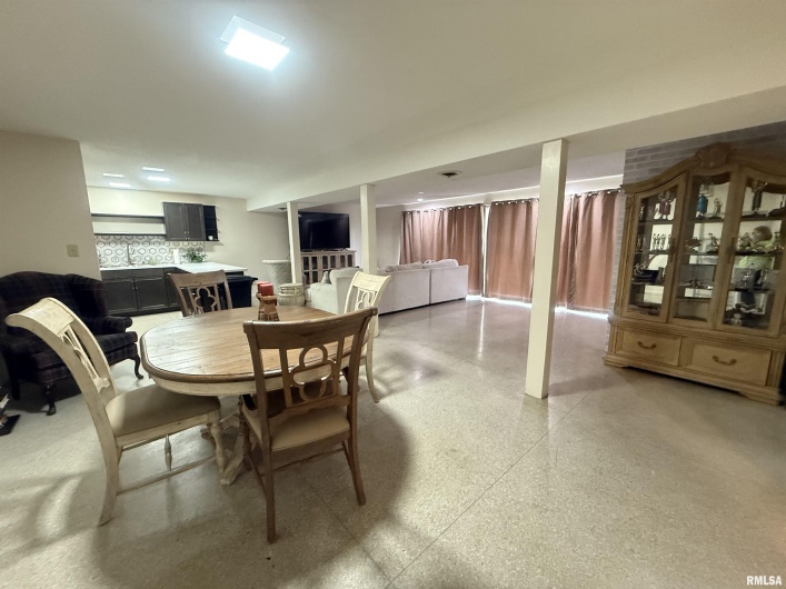 55 View Valley Drive, Carbondale, Illinois 62903, 6 Bedrooms Bedrooms, 0 ,5 BathroomsBathrooms,Residential,For Sale,View Valley,0,RMAEB458382
