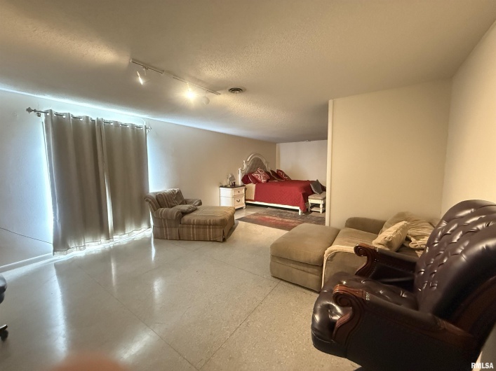 55 View Valley Drive, Carbondale, Illinois 62903, 6 Bedrooms Bedrooms, 0 ,5 BathroomsBathrooms,Residential,For Sale,View Valley,0,RMAEB458382