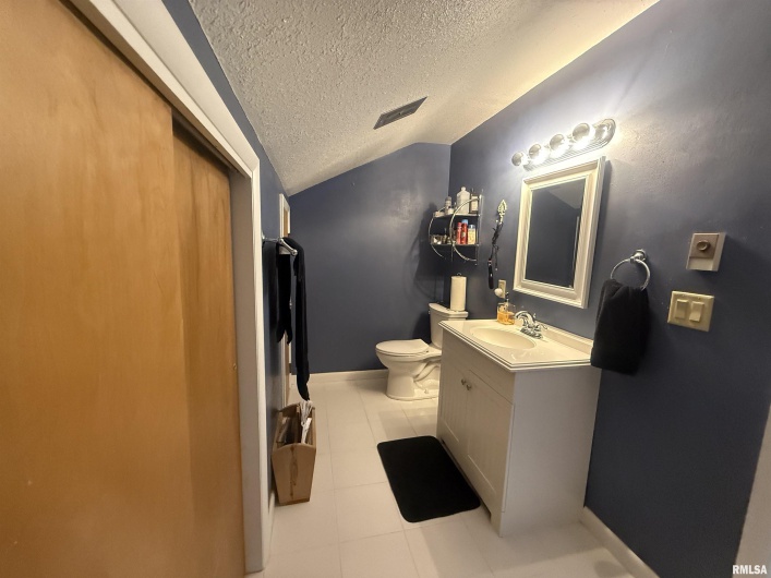 55 View Valley Drive, Carbondale, Illinois 62903, 6 Bedrooms Bedrooms, 0 ,5 BathroomsBathrooms,Residential,For Sale,View Valley,0,RMAEB458382