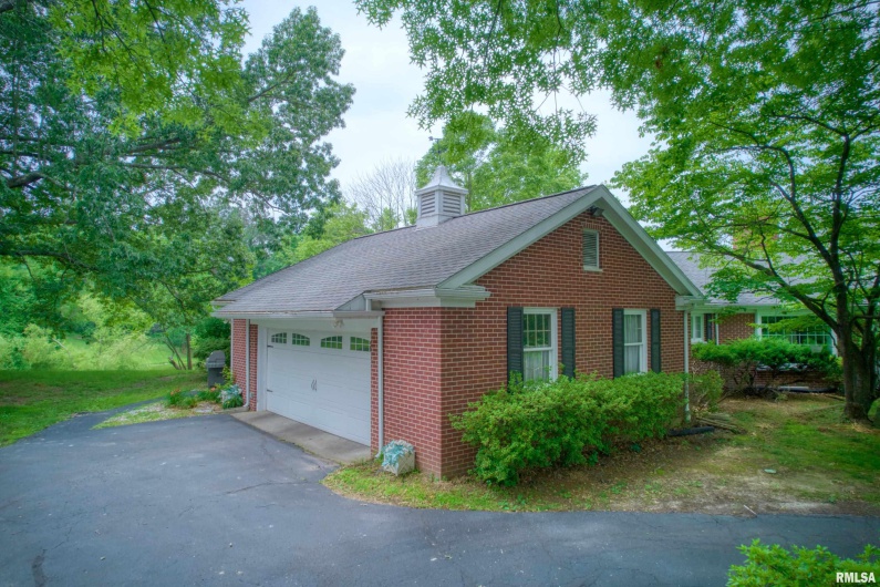 55 View Valley Drive, Carbondale, Illinois 62903, 6 Bedrooms Bedrooms, 0 ,5 BathroomsBathrooms,Residential,For Sale,View Valley,0,RMAEB458382