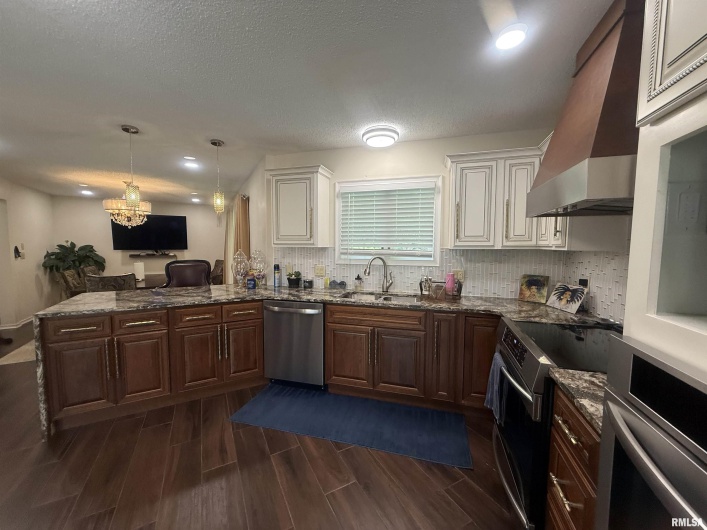 55 View Valley Drive, Carbondale, Illinois 62903, 6 Bedrooms Bedrooms, 0 ,5 BathroomsBathrooms,Residential,For Sale,View Valley,0,RMAEB458382