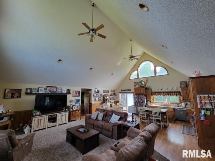 313 Double C Farm Lane, Dongola, Illinois 62964, 5 Bedrooms Bedrooms, 0 ,3 BathroomsBathrooms,Residential,For Sale,Double C Farm,0,RMAQC4264282