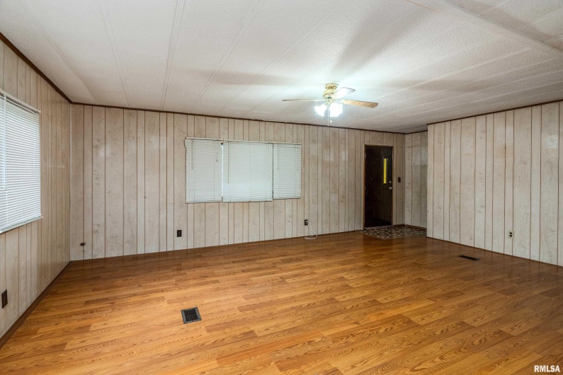 208 PENNSYLVANIA Avenue, Pittsburg, Illinois 62974, 3 Bedrooms Bedrooms, 0 ,2 BathroomsBathrooms,Manufactured In Park,For Sale,PENNSYLVANIA,0,RMAEB458386
