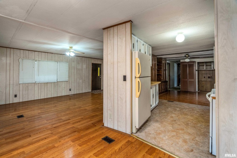 208 PENNSYLVANIA Avenue, Pittsburg, Illinois 62974, 3 Bedrooms Bedrooms, 0 ,2 BathroomsBathrooms,Manufactured In Park,For Sale,PENNSYLVANIA,0,RMAEB458386