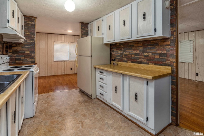 208 PENNSYLVANIA Avenue, Pittsburg, Illinois 62974, 3 Bedrooms Bedrooms, 0 ,2 BathroomsBathrooms,Manufactured In Park,For Sale,PENNSYLVANIA,0,RMAEB458386