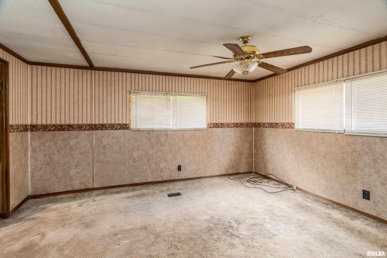 208 PENNSYLVANIA Avenue, Pittsburg, Illinois 62974, 3 Bedrooms Bedrooms, 0 ,2 BathroomsBathrooms,Manufactured In Park,For Sale,PENNSYLVANIA,0,RMAEB458386
