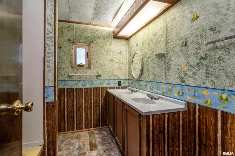 208 PENNSYLVANIA Avenue, Pittsburg, Illinois 62974, 3 Bedrooms Bedrooms, 0 ,2 BathroomsBathrooms,Manufactured In Park,For Sale,PENNSYLVANIA,0,RMAEB458386