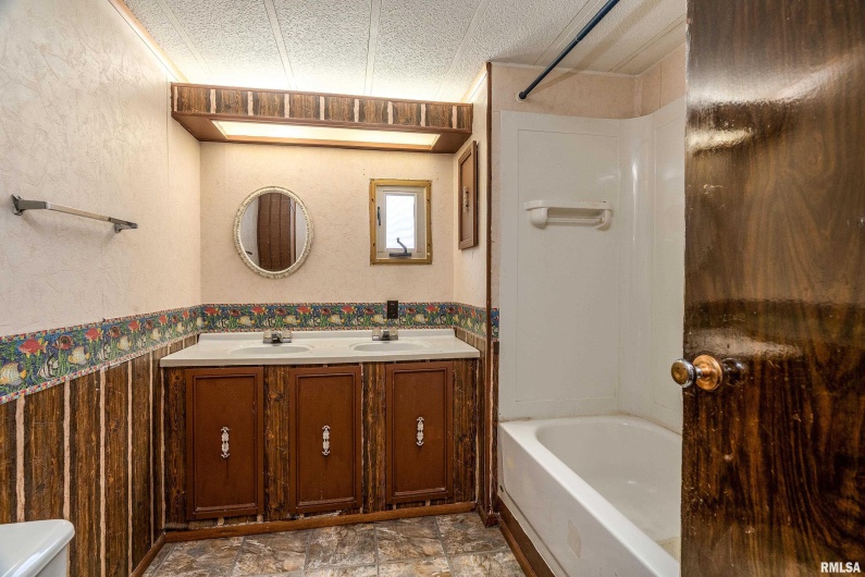 208 PENNSYLVANIA Avenue, Pittsburg, Illinois 62974, 3 Bedrooms Bedrooms, 0 ,2 BathroomsBathrooms,Manufactured In Park,For Sale,PENNSYLVANIA,0,RMAEB458386
