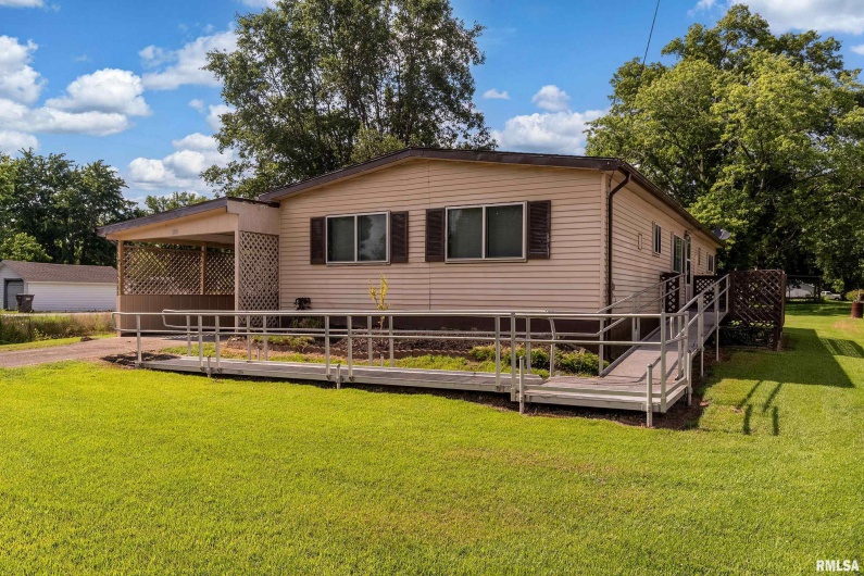 208 PENNSYLVANIA Avenue, Pittsburg, Illinois 62974, 3 Bedrooms Bedrooms, 0 ,2 BathroomsBathrooms,Manufactured In Park,For Sale,PENNSYLVANIA,0,RMAEB458386