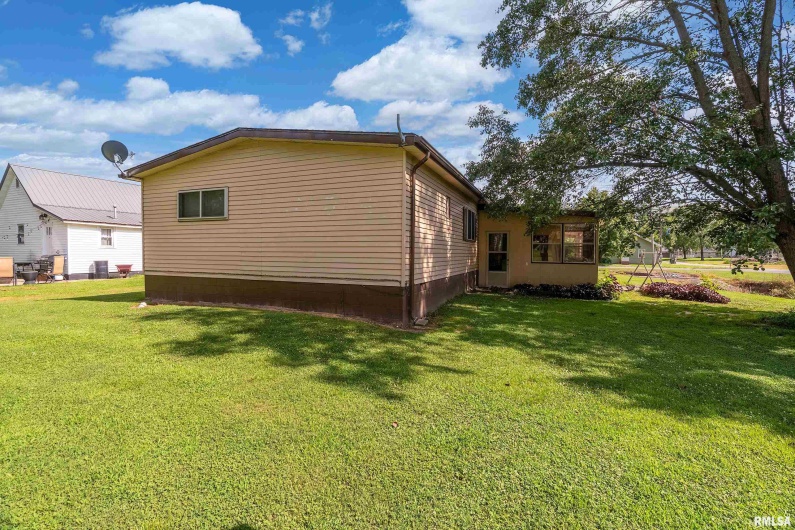 208 PENNSYLVANIA Avenue, Pittsburg, Illinois 62974, 3 Bedrooms Bedrooms, 0 ,2 BathroomsBathrooms,Manufactured In Park,For Sale,PENNSYLVANIA,0,RMAEB458386