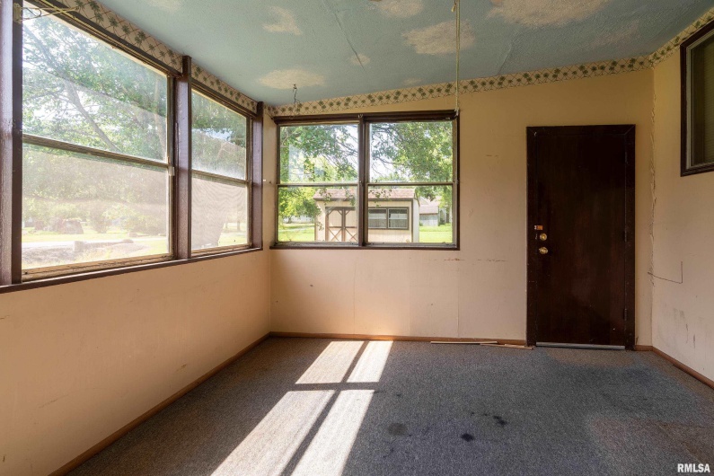 208 PENNSYLVANIA Avenue, Pittsburg, Illinois 62974, 3 Bedrooms Bedrooms, 0 ,2 BathroomsBathrooms,Manufactured In Park,For Sale,PENNSYLVANIA,0,RMAEB458386