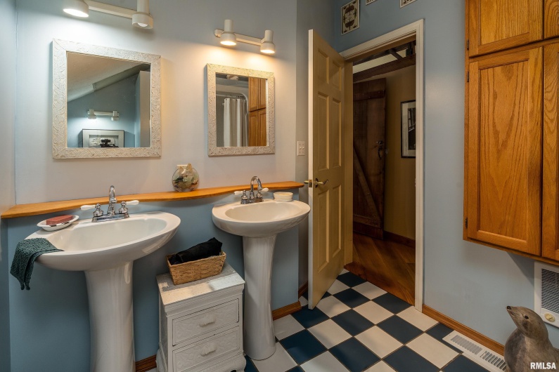 310 CROSS CREEK Drive, Cobden, Illinois 62920, 4 Bedrooms Bedrooms, 0 ,2 BathroomsBathrooms,Residential,For Sale,CROSS CREEK,0,RMAEB458390