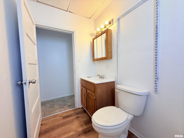 123 COLLEGE Street, Harrisburg, Illinois 62946, 2 Bedrooms Bedrooms, 0 ,1 BathroomBathrooms,Residential,For Sale,COLLEGE,0,RMAEB458397