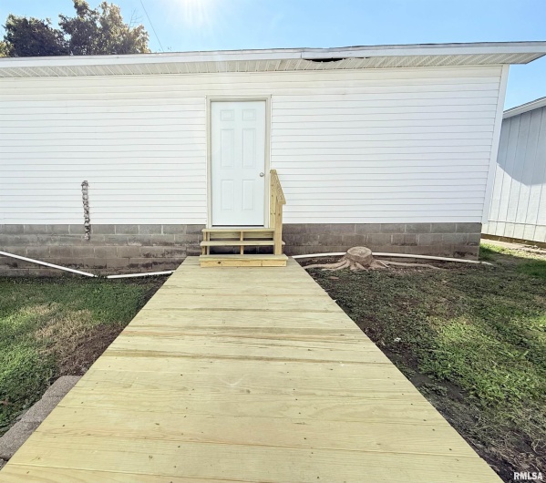 123 COLLEGE Street, Harrisburg, Illinois 62946, 2 Bedrooms Bedrooms, 0 ,1 BathroomBathrooms,Residential,For Sale,COLLEGE,0,RMAEB458397