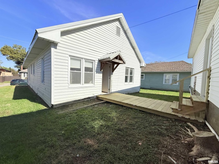 123 COLLEGE Street, Harrisburg, Illinois 62946, 2 Bedrooms Bedrooms, 0 ,1 BathroomBathrooms,Residential,For Sale,COLLEGE,0,RMAEB458397