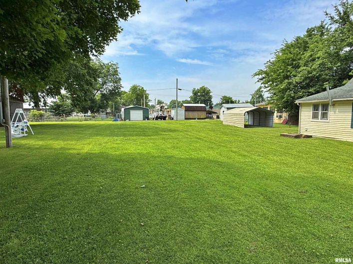 104 5TH Street, Brookport, Illinois 62910, 2 Bedrooms Bedrooms, 0 ,1 BathroomBathrooms,Residential,For Sale,5TH,0,RMAEB458404