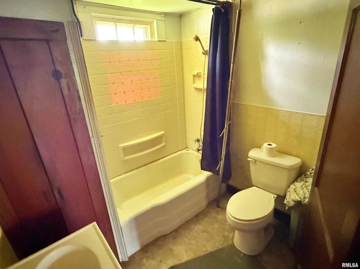 104 5TH Street, Brookport, Illinois 62910, 2 Bedrooms Bedrooms, 0 ,1 BathroomBathrooms,Residential,For Sale,5TH,0,RMAEB458404